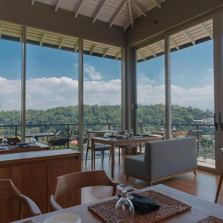 Rivora Heights Hotel แคนดี้ ภายนอก รูปภาพ