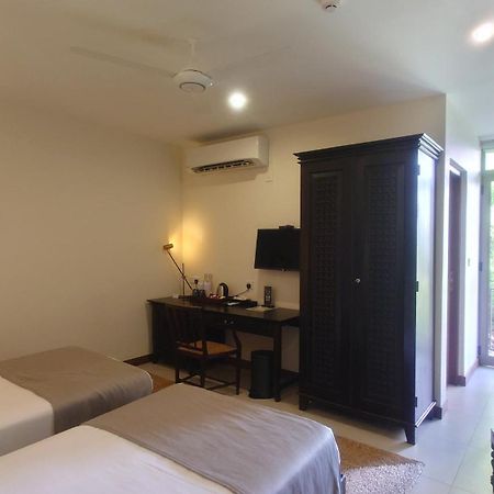 Rivora Heights Hotel แคนดี้ ภายนอก รูปภาพ