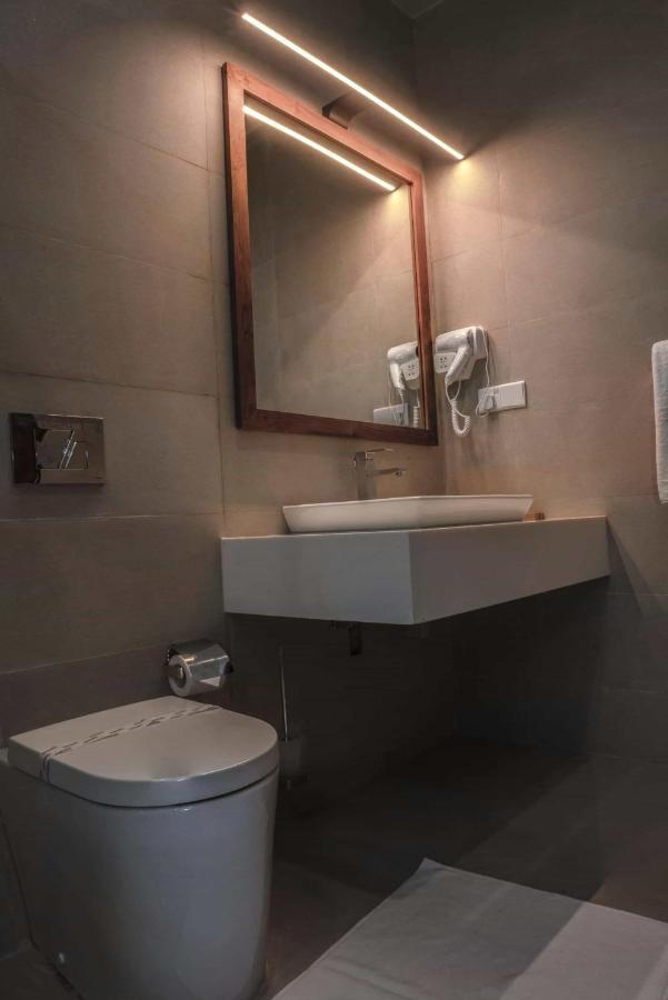 Rivora Heights Hotel แคนดี้ ภายนอก รูปภาพ