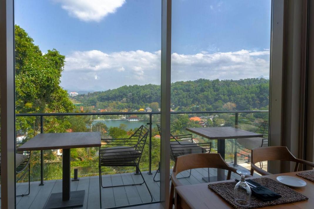 Rivora Heights Hotel แคนดี้ ภายนอก รูปภาพ
