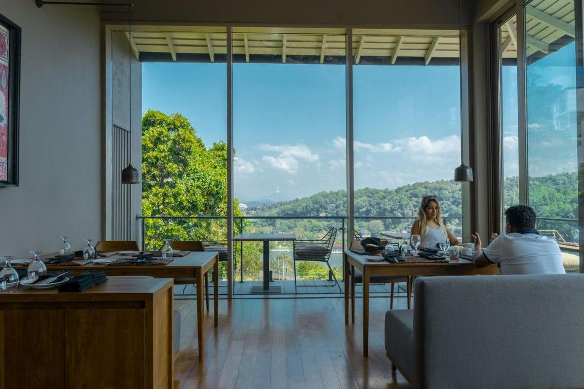 Rivora Heights Hotel แคนดี้ ภายนอก รูปภาพ