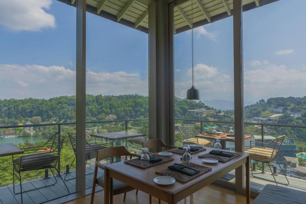 Rivora Heights Hotel แคนดี้ ภายนอก รูปภาพ