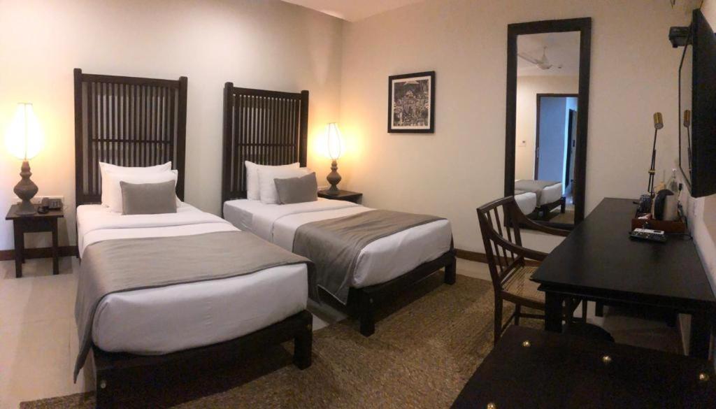 Rivora Heights Hotel แคนดี้ ภายนอก รูปภาพ