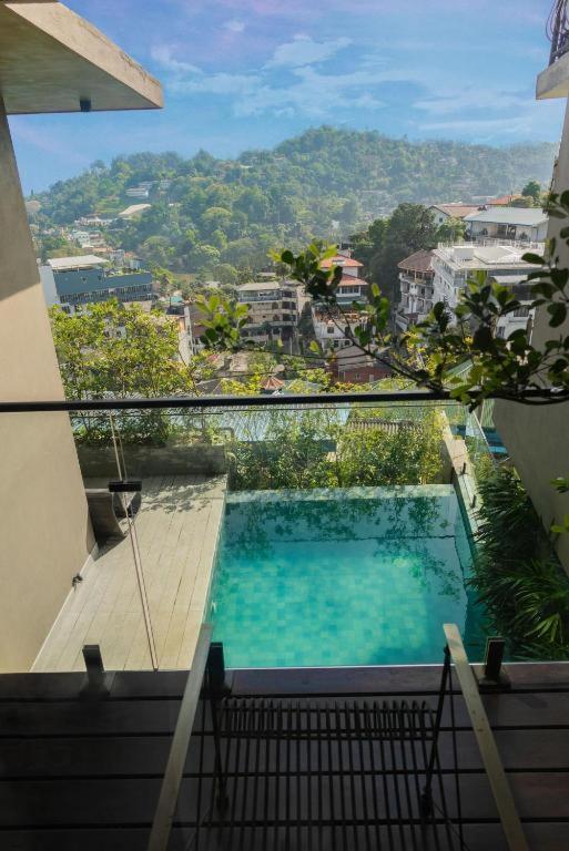 Rivora Heights Hotel แคนดี้ ภายนอก รูปภาพ