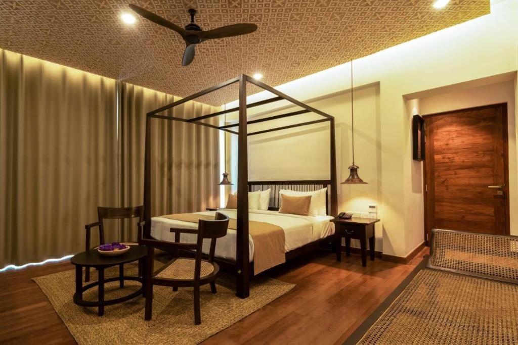 Rivora Heights Hotel แคนดี้ ภายนอก รูปภาพ