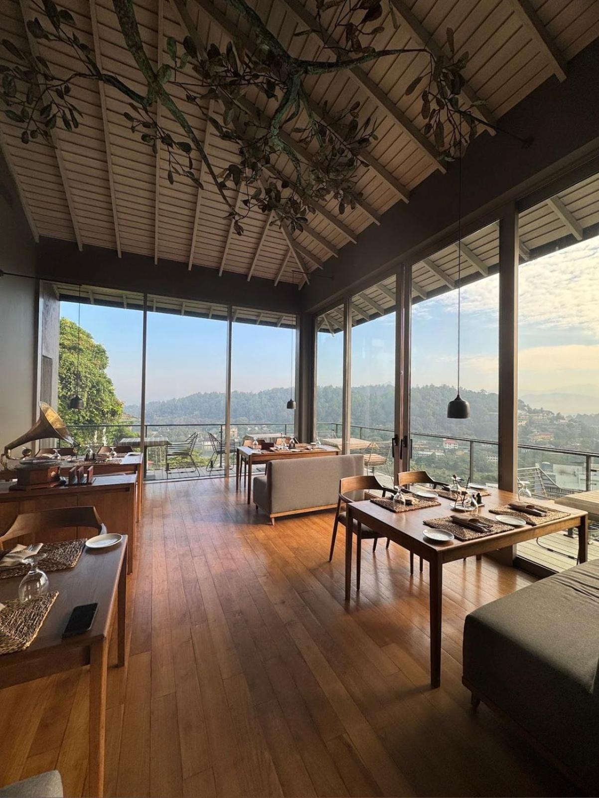 Rivora Heights Hotel แคนดี้ ภายนอก รูปภาพ