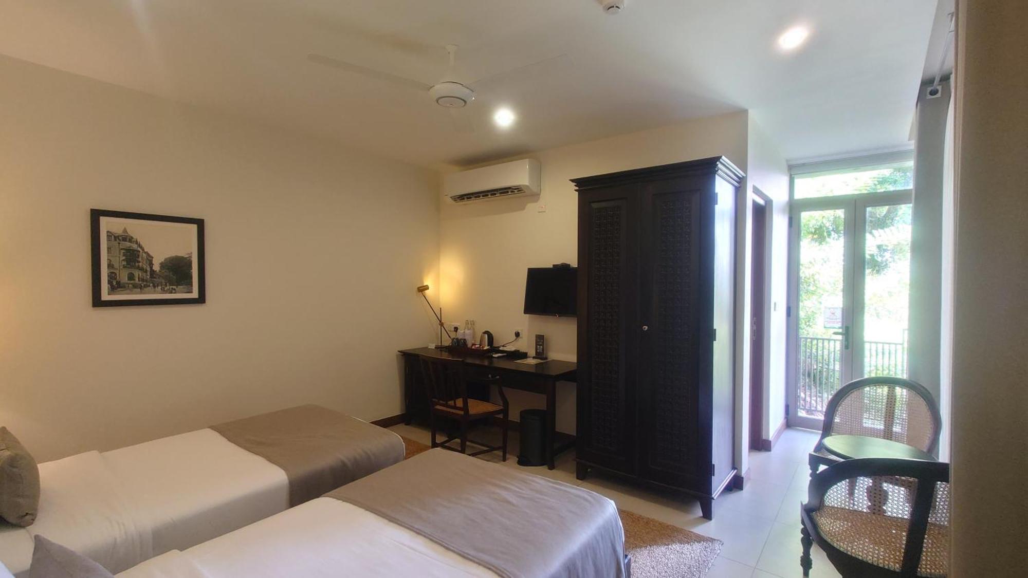 Rivora Heights Hotel แคนดี้ ภายนอก รูปภาพ